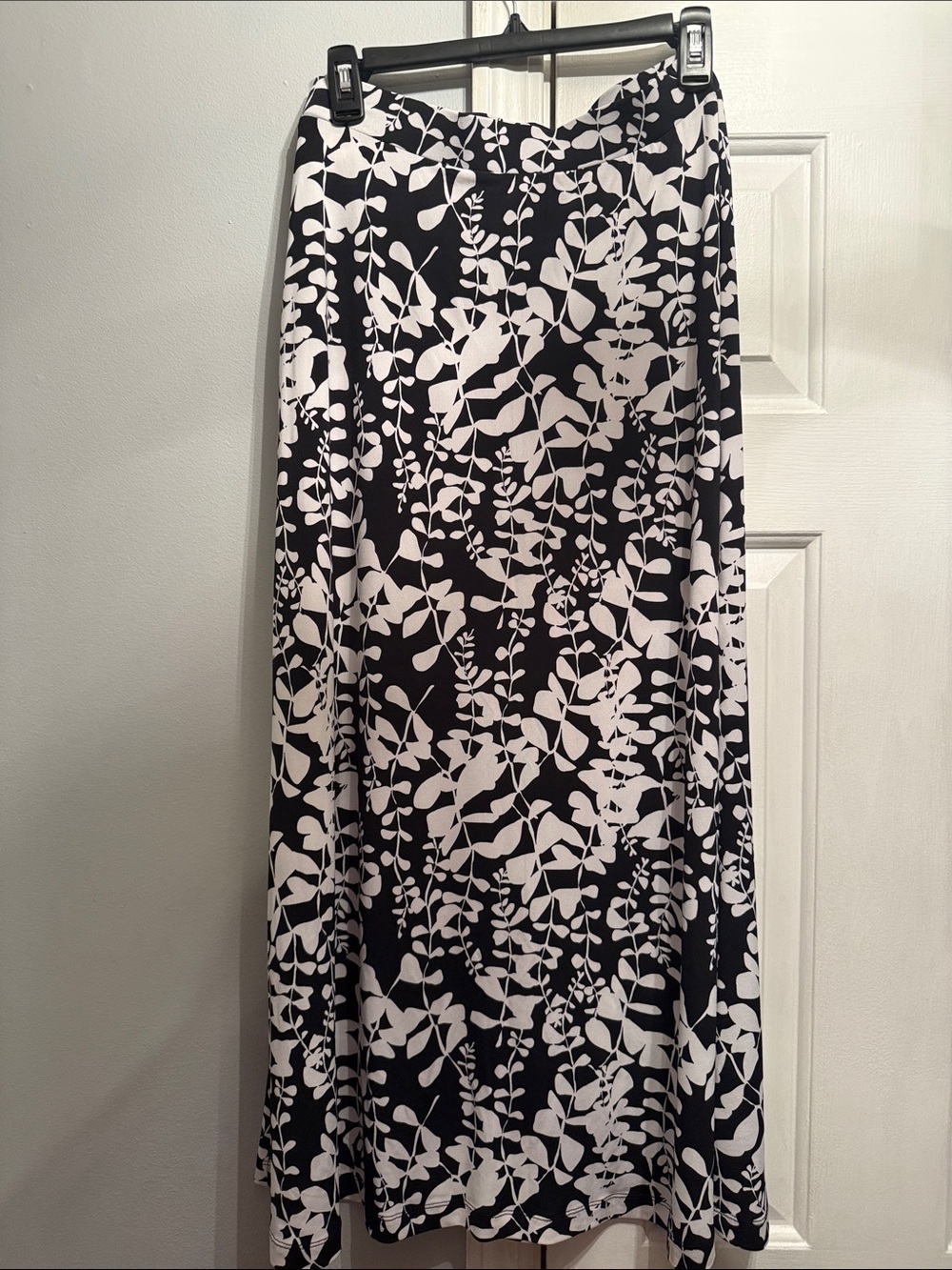 Jones Studio Black and White Vines Maxi Skirt